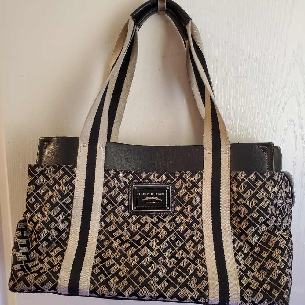 Tommy Hilfiger purse, NWOT